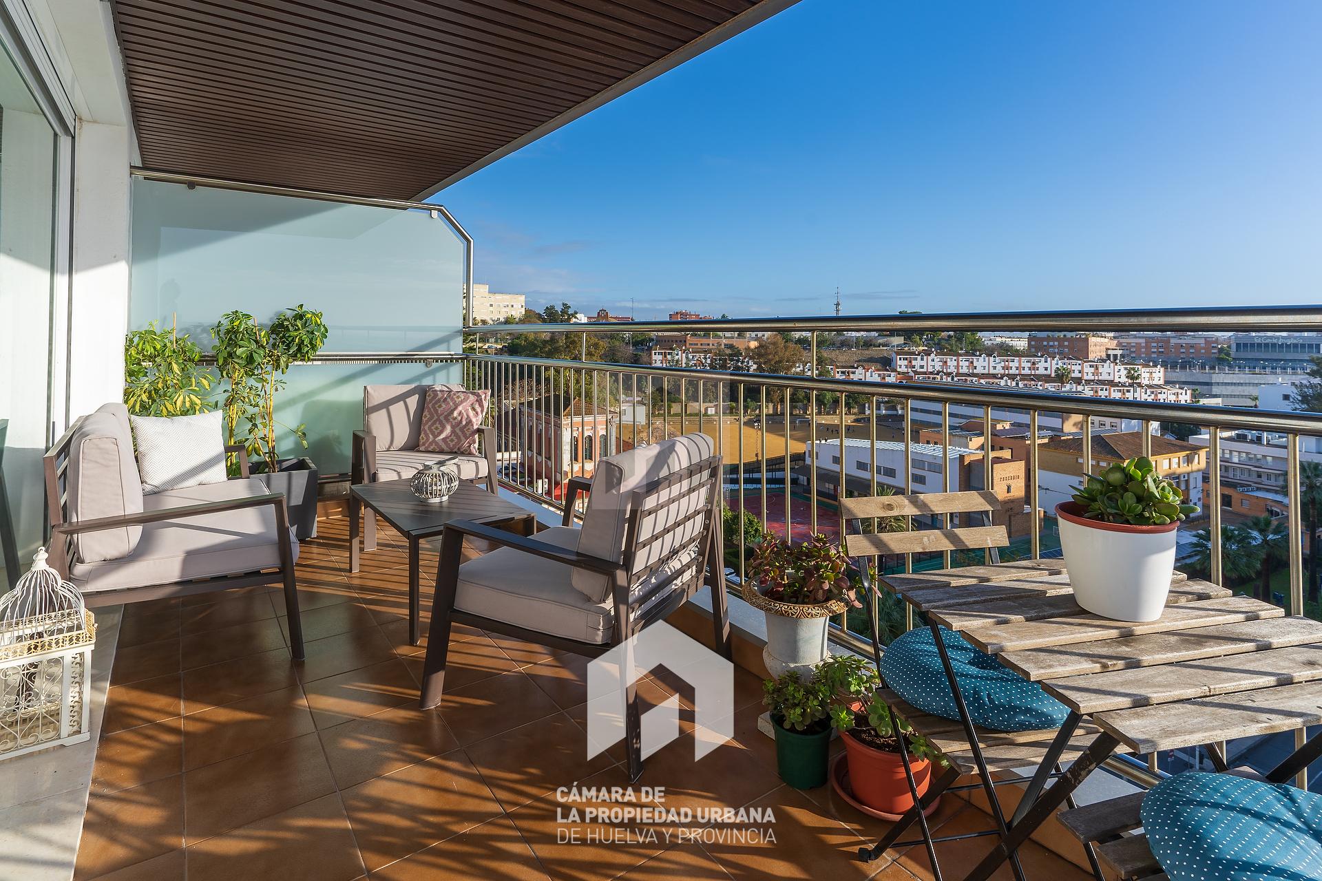 Señorial Vivienda en Alquiler con Vistas Impresionantes en la Plaza del Punto