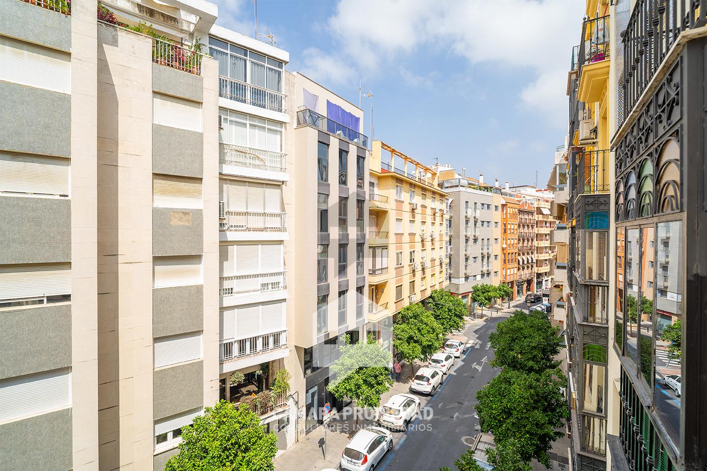 VIVIENDA PARA REFORMAR EN PLENA MERCED