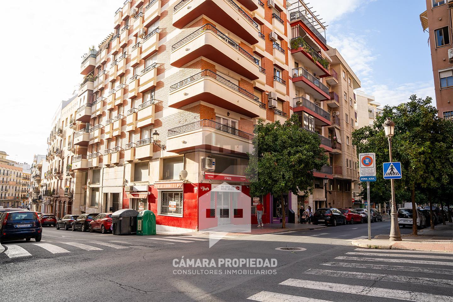 FANTASTICO LOCAL COMERCIAL DE ESQUINA